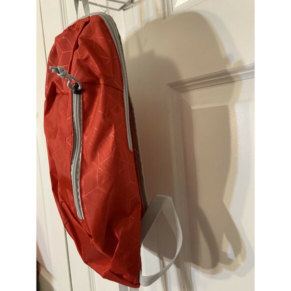 New Ozark Trail Hiking Lightweight Day Pack 10L Backpack Red NWT - Picture 4 of 9